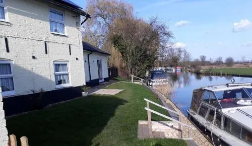 Riverside Cottage - Image 1