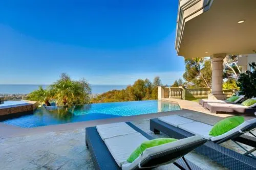 #7356 Seascape Estate Seven Bedroom Holiday Home - Image 1