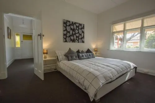 Cowan Street Bungalow - Image 1