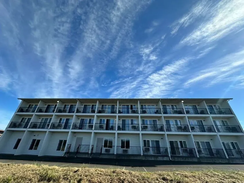 Coratel Inn and Suites By Jasper Ocean Shores - Image 1