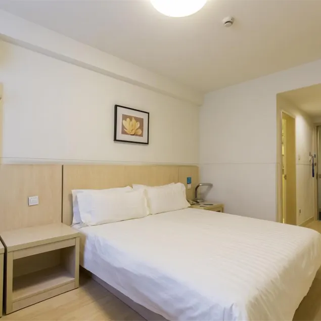 Jinjiang Inn Shenzhen Dewang Guangchang Jiudian - Image 1