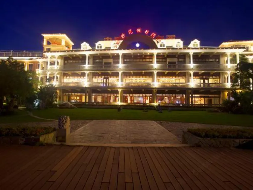 West Gulf Holiday Hotel - Image 1