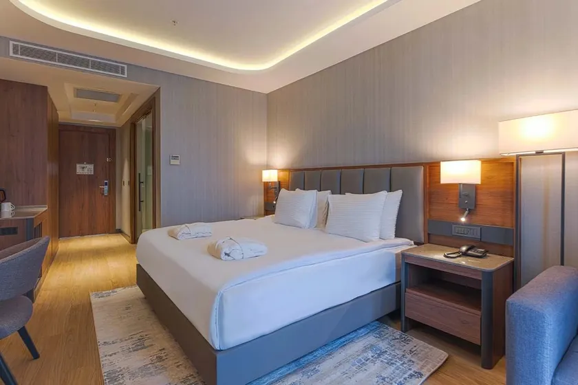Azura World Hotel - Image 1