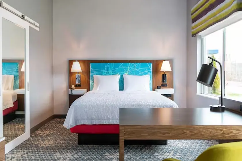 Hampton Inn By Hilton Bishop - Image 1