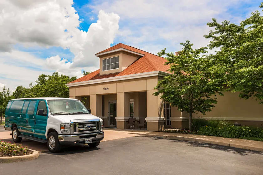 Larkspur Landing Extended Stay Suites St. Louis Riverport- Airport West - Image 1