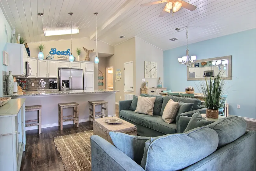 Endless Happy Hour 4Br Condo - Image 1