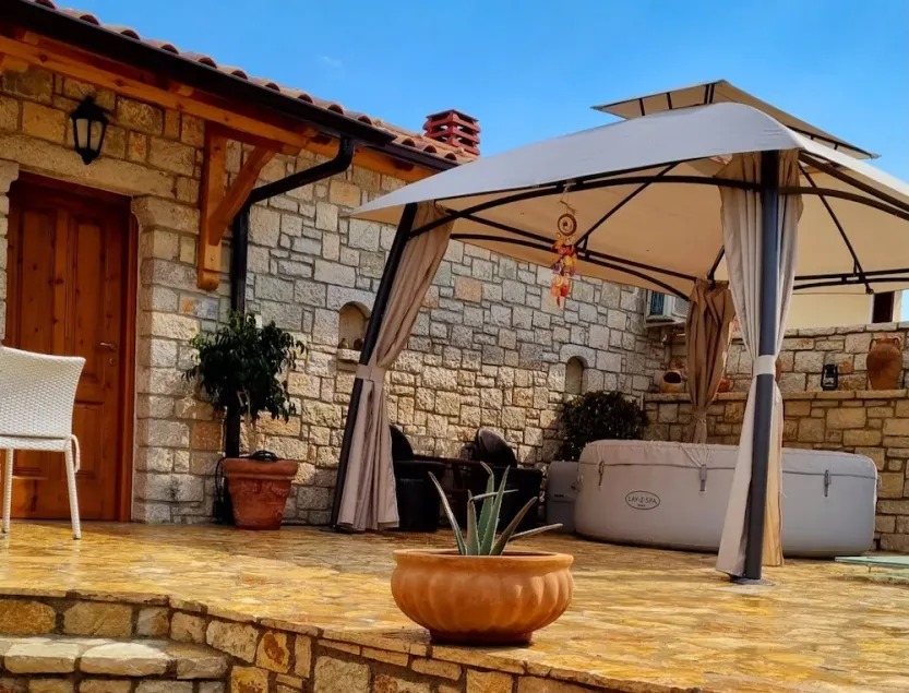 Beutiful House in Upper Qeparo, Coast of Albania - Image 1