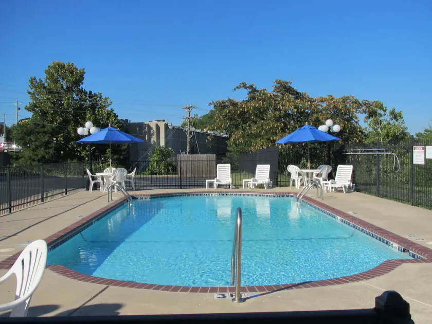 Express Inn - Image 1