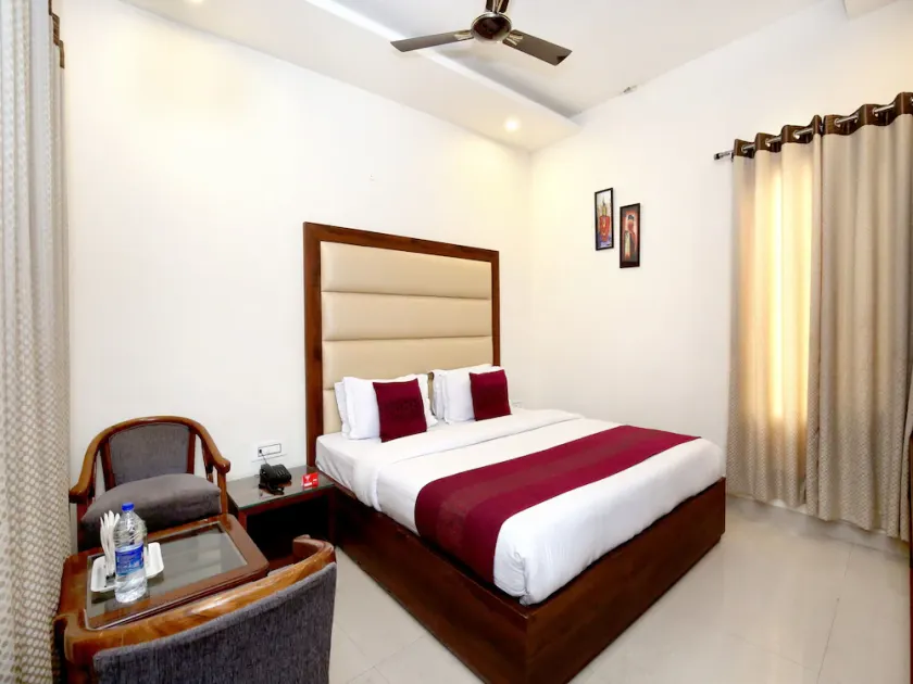Hotel Joy by OYO Rooms - Image 1