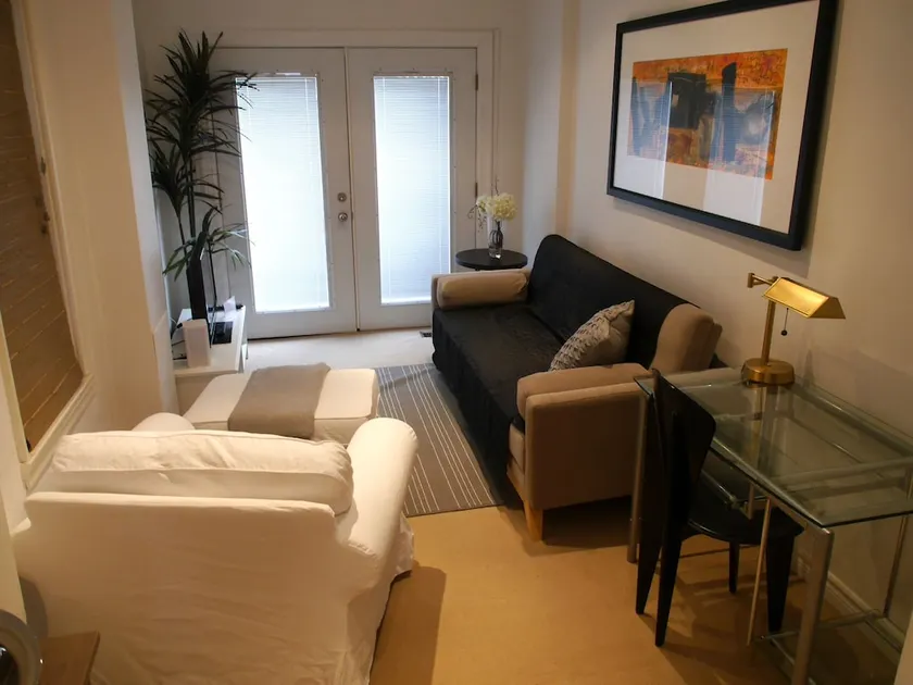 Beautiful Two Level House in Yorkville - Image 1