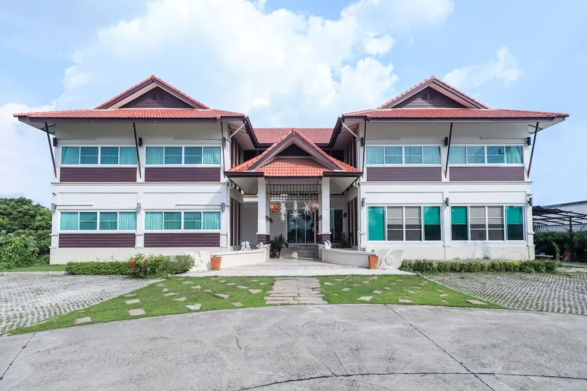 OYO 360 De Phunchai Hometel,lamphun - Image 1