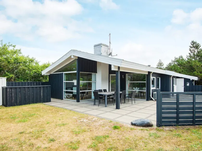 Tranquil Holiday Home in Henne Jutland With Terrace - Image 1