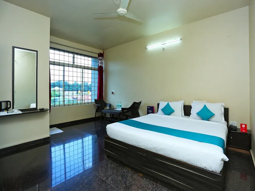 OYO 9262 Recluse Premiere Hotel - Image 1