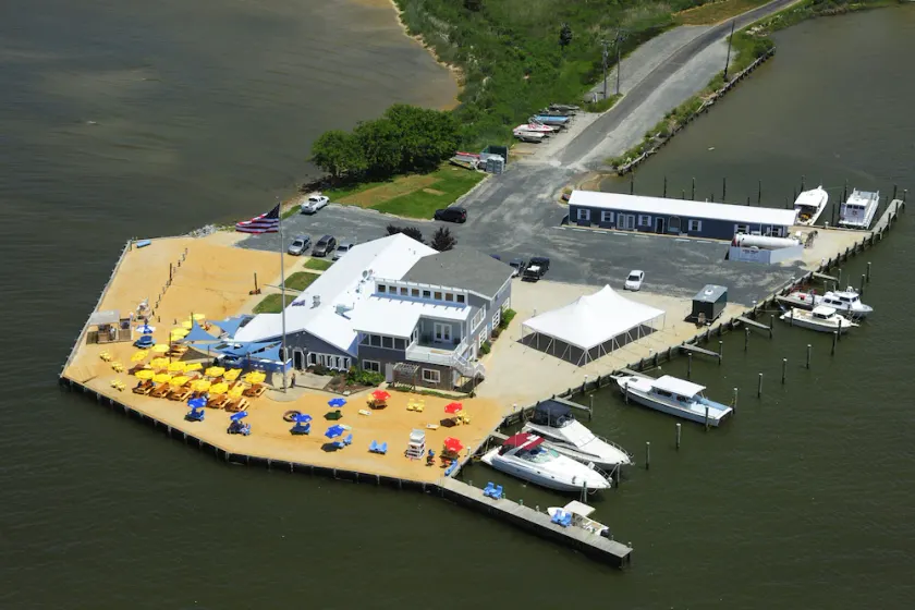 Lowes Wharf Marina Inn - Image 1