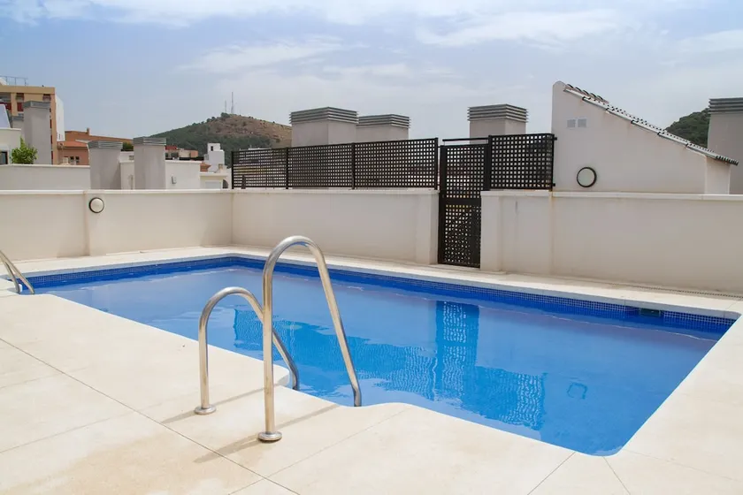 Deluxe Apartment Downtown with Pool & Parking - Image 1