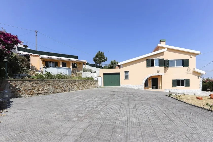 Santa Maria Villa With Pool by Homing - Image 1