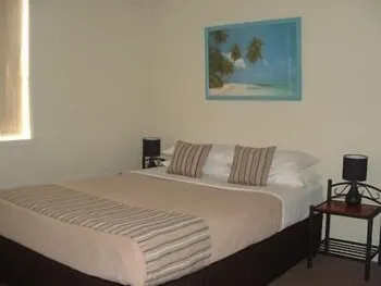 Waterview Holiday Apartments - Image 1