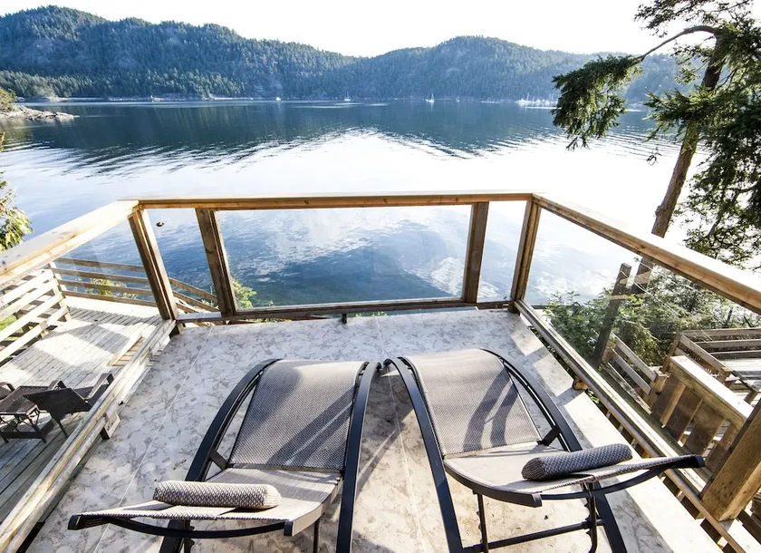 Shangrila Waterfront Vacation Home - Image 1