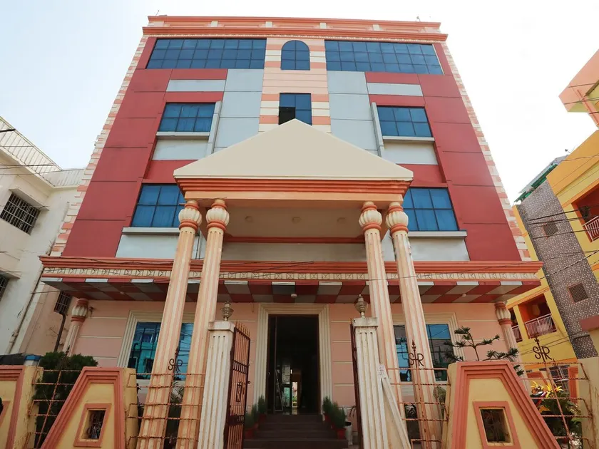 Hotel Sambit International by OYO Rooms - Image 1