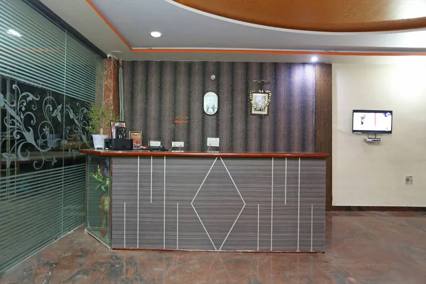 Hotel Krishna Greens By OYO Rooms - Image 1