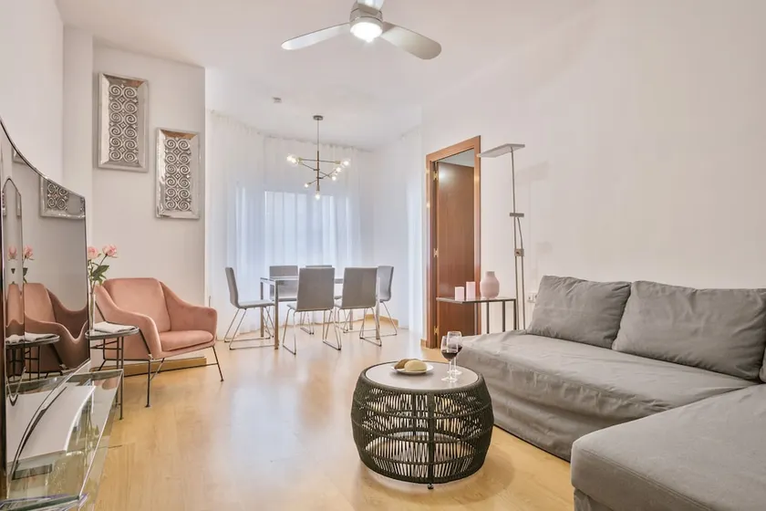 Apartment PAVIA · Fully equipped apartment at Fira - Image 1