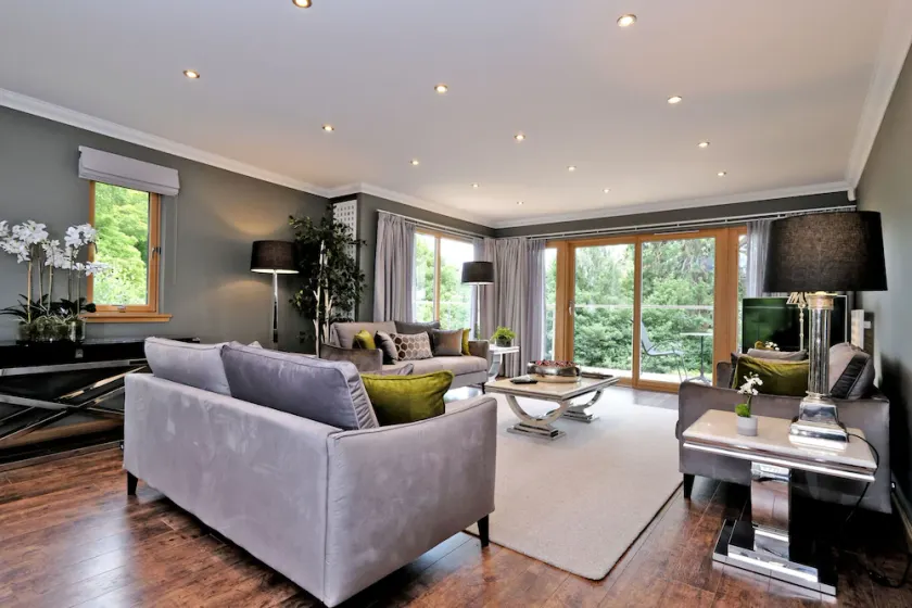 Enchanting Home With Furnished Balcony in Cults, Scotland - Image 1