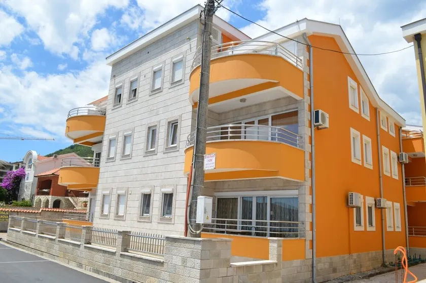 Seafront Apartment Bijela - Image 1