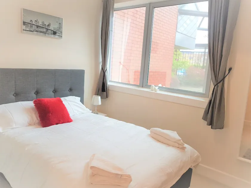 MK City Centre Serviced Apartment - Image 1