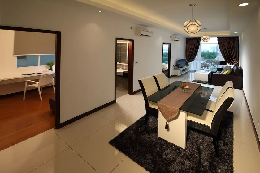 Paragon Serviced Suites @ Straits View - Image 1