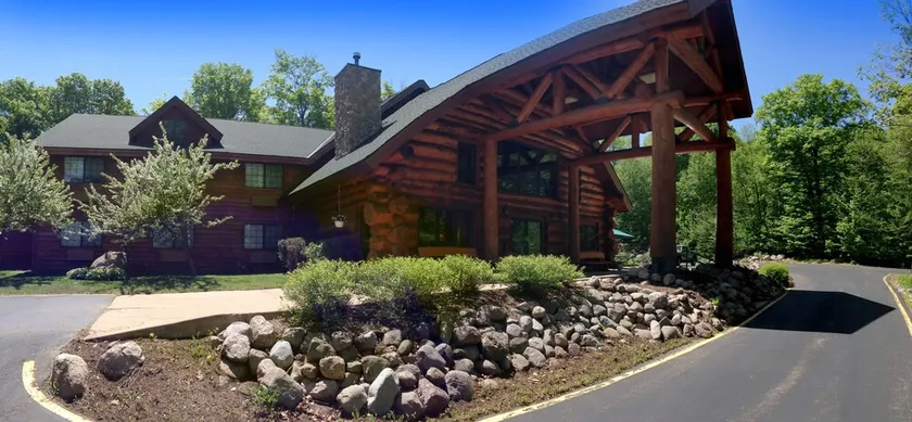Konkapot Lodge - Image 1