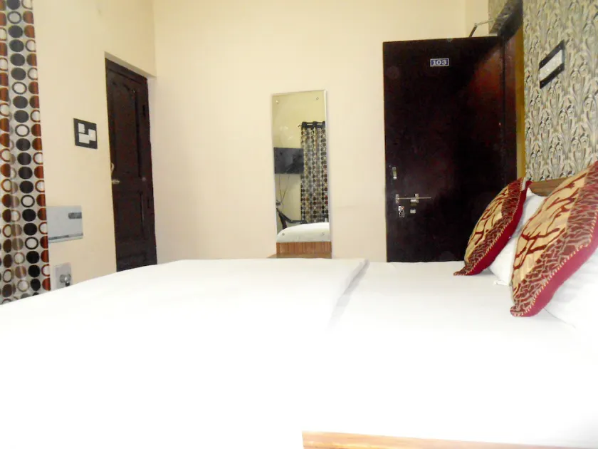 Hotel Awaas Corporate Inn - Image 1