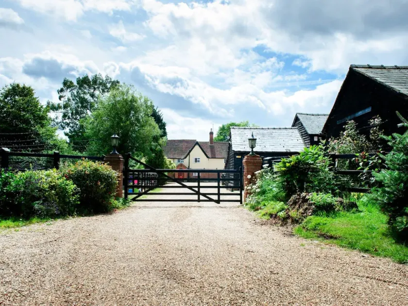 Baileys Farm - Image 1