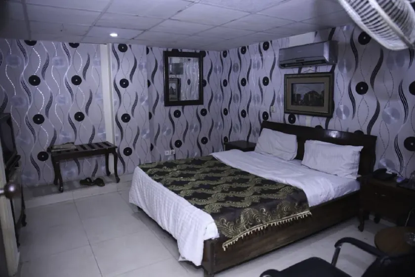 Mars Hotel & Restaurant - Image 1