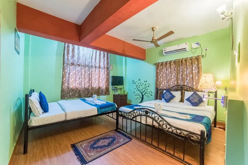 Kiara Beach Hotel - Image 1