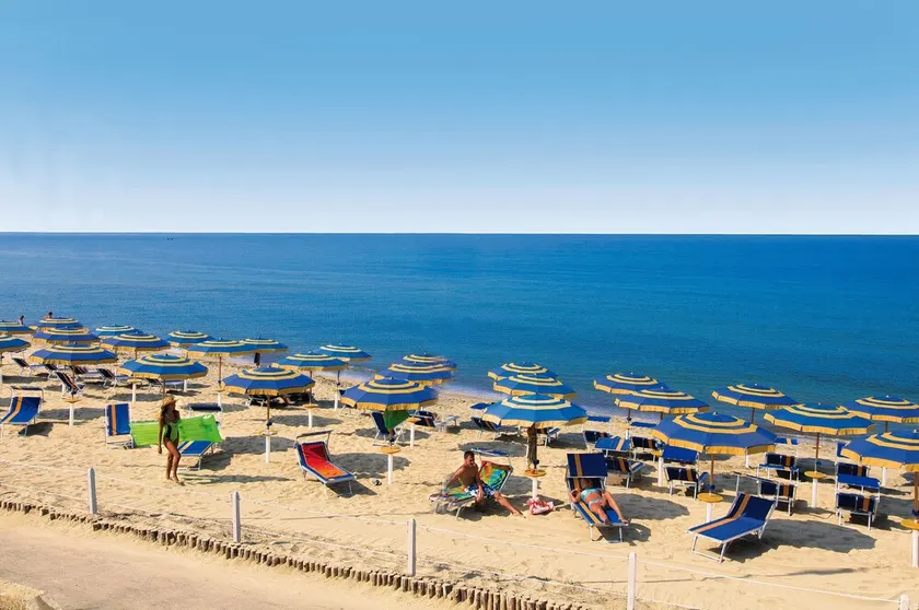 Happy Camp mobile homes in Villaggio Camping Baia Domizia - Image 1