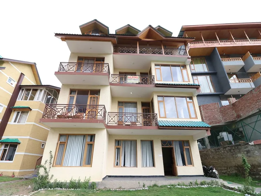 OYO 13697 Home Exotic Hill View Studio Naggar Road - Image 1