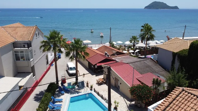 Manthos Beachfront Apts & Pool - Image 1