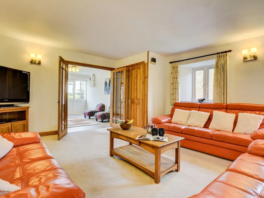Stunning Holiday Home in Cornwall With Large Garden - Image 1