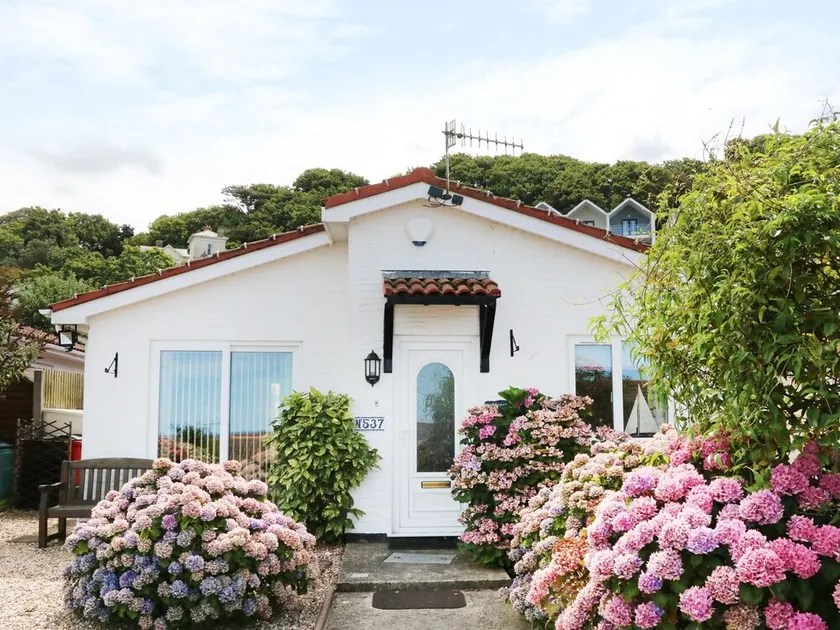 Phoenix Cottage - Image 1