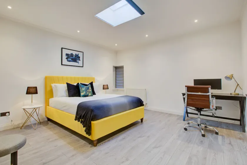 Charming 2-bed Apartment in London - Image 1