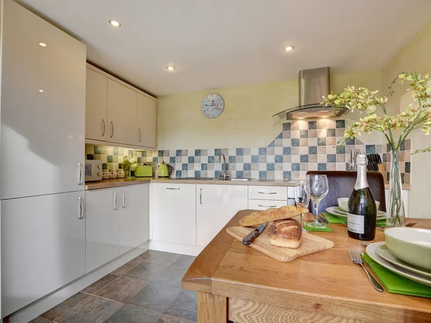 Charming Apartment in Bampton With Jacuzzi - Image 1