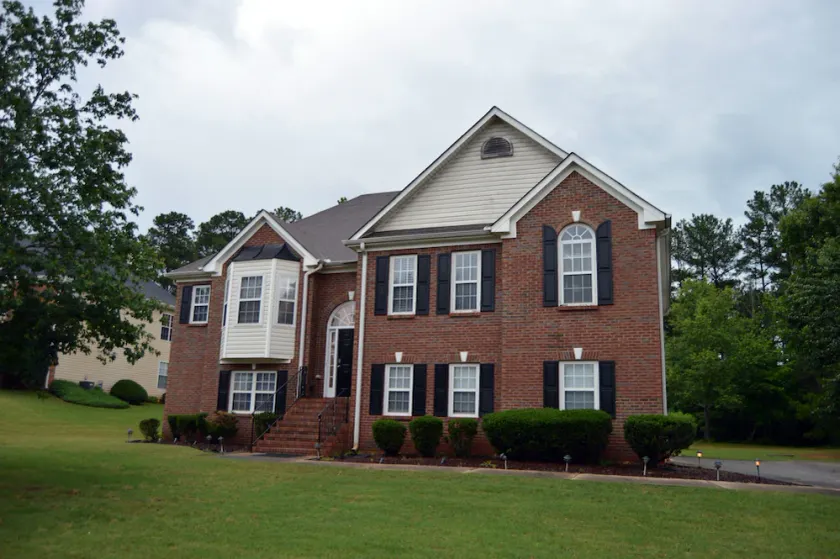 Opis Realty-Spacious Metro Atlanta Home - Image 1