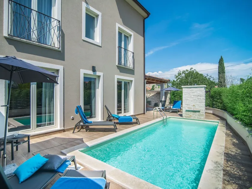 Charming Villa in Rovinj With Swimming Pool - Image 1
