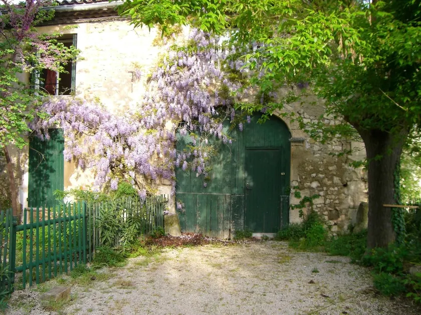 Maison de 3 chambres a Noves avec terrasse amenagee et WiFi - Image 1