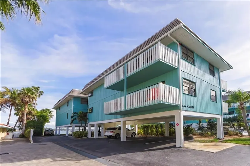 Agréable appartement en copropriété adapté aux familles avec piscine privée | Vue sur l'eau | Proche de la plage - Image 1