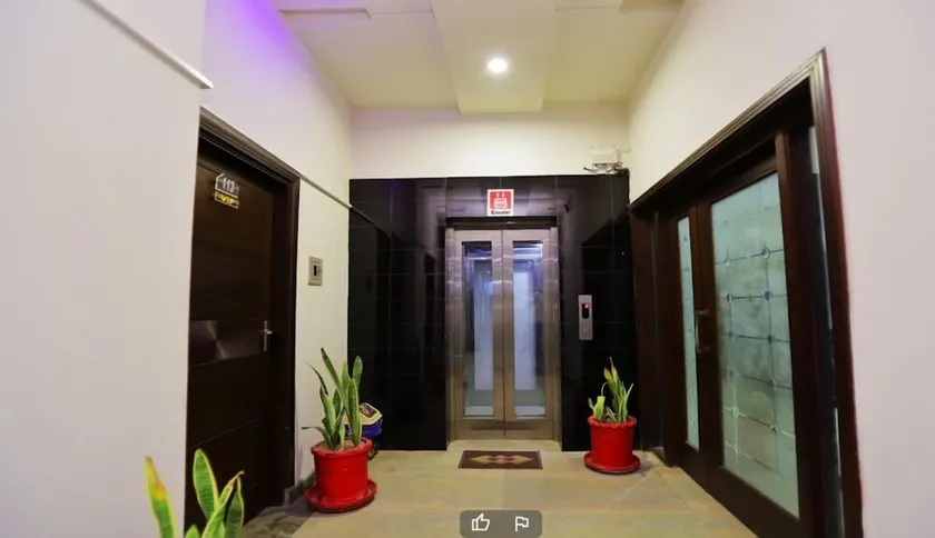 Khayyam Hotel - Image 1