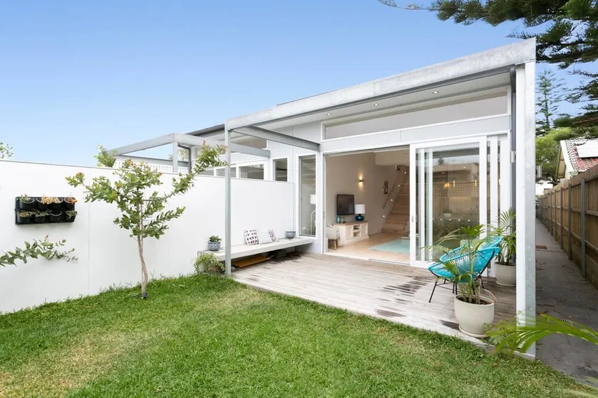 Beachside bliss (669i) - Image 1