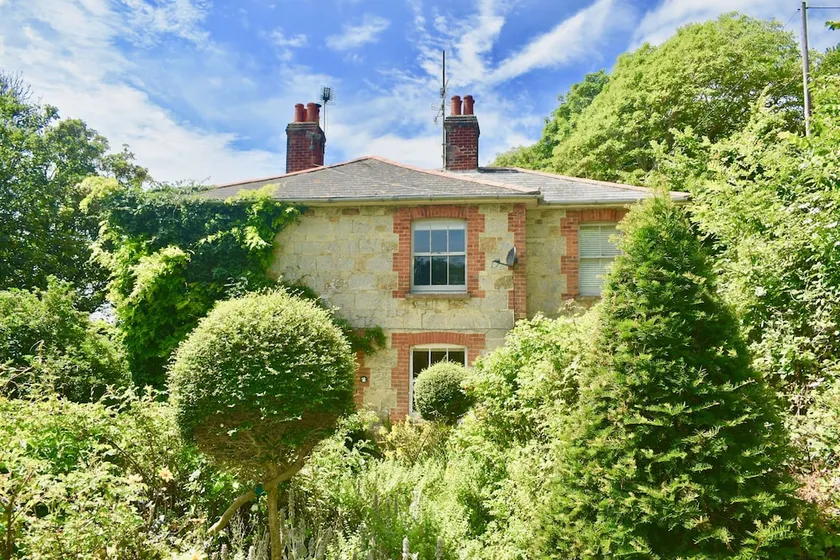 Old Park Cottage, a comfortable 17th Century cottage near coastal paths - Image 1