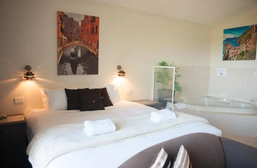 20 Korora Palms - 1 Bedroom Spa Bure - Image 1