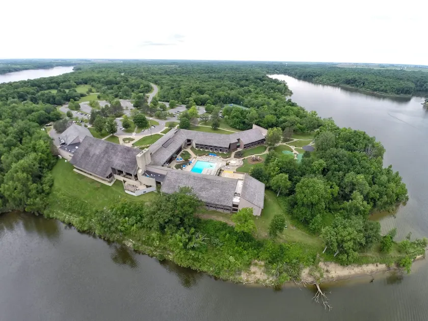 Deer Creek Lodge and Conference Center - Image 1